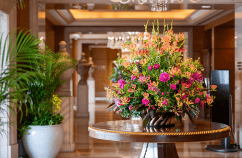 フラワーディスプレイでおもてなしを演出